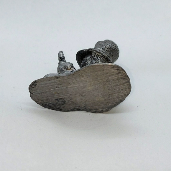 Vintage Rb pewter gnome and rabbit figurine - Picture 4 of 4